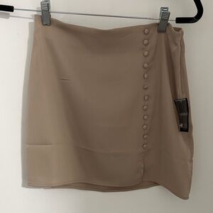 Chic Tan Button-Detail silky Skirt
